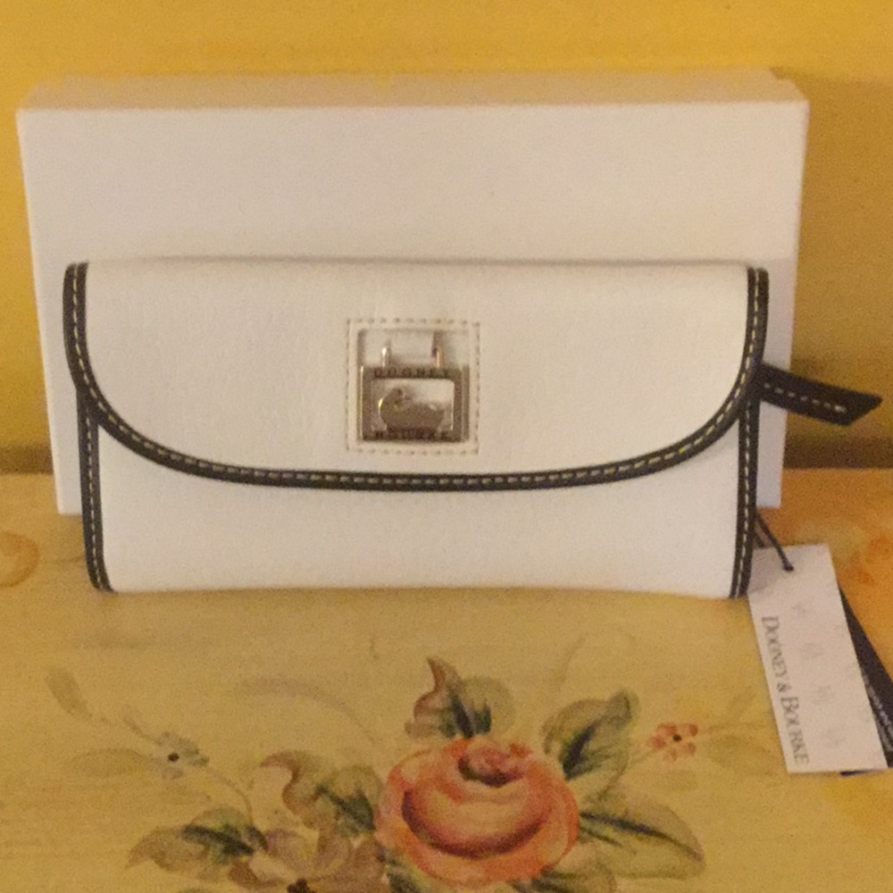 Dooney & Bourke envelope wallet